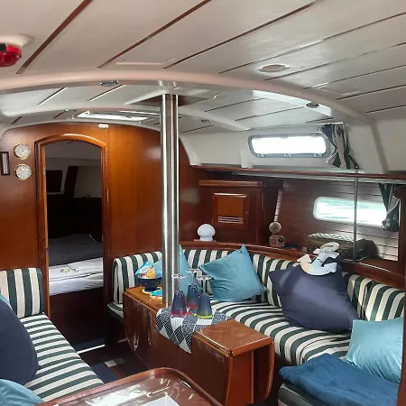 Deliziosa Barca A Vela In Esclusiva Con Parcheggio Gratuito Botel